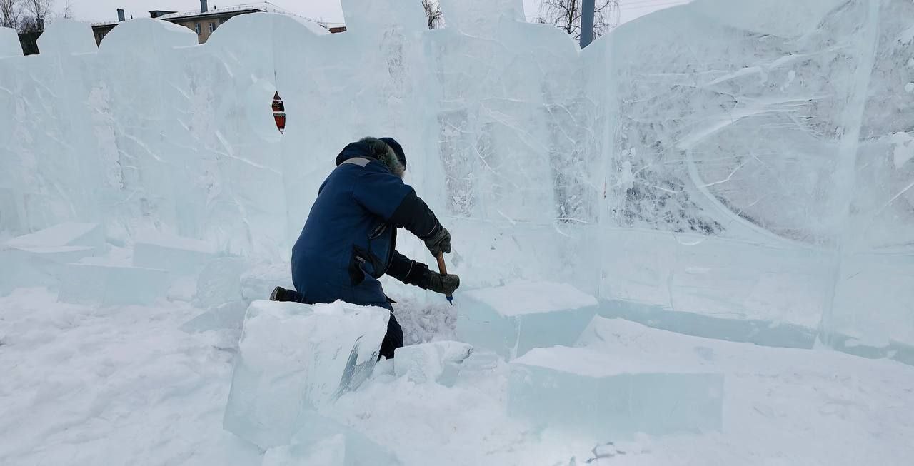 В Нижневартовске продолжается новогоднее оформление улично-дорожной сети города, а также центральных площадок проведения праздника В Нижневартовске продолжается новогоднее оформление улично-дорожной сети города, а также центральных площадок проведения праздника