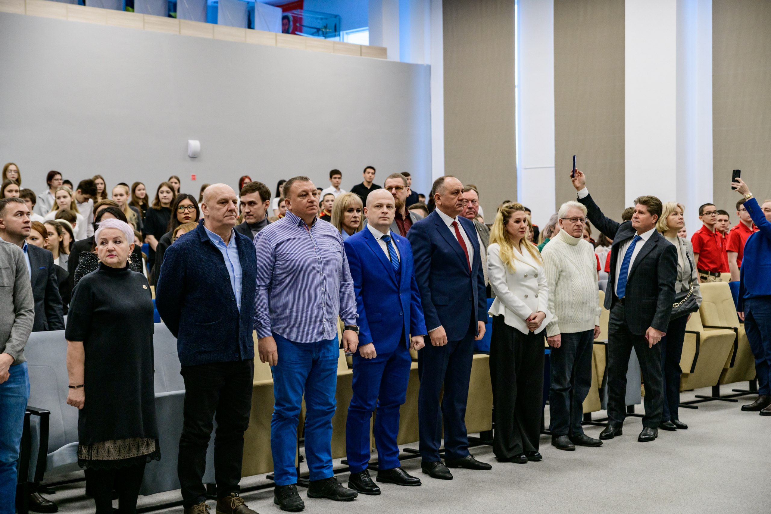 Максим Ряшин: В День Конституции Российской Федерации на территории 8 школы вместе с земляками торжественно открыли обновленный памятник Солдату Великой Отечественной войны 1941-1945 Максим Ряшин: В День Конституции Российской Федерации на территории 8 школы вместе с земляками торжественно открыли обновленный памятник Солдату Великой Отечественной войны 1941-1945