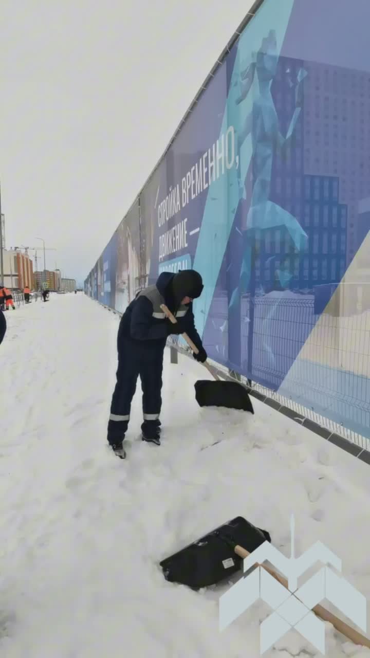 «Снежный отряд» чистит улицы Ханты-Мансийска от снега