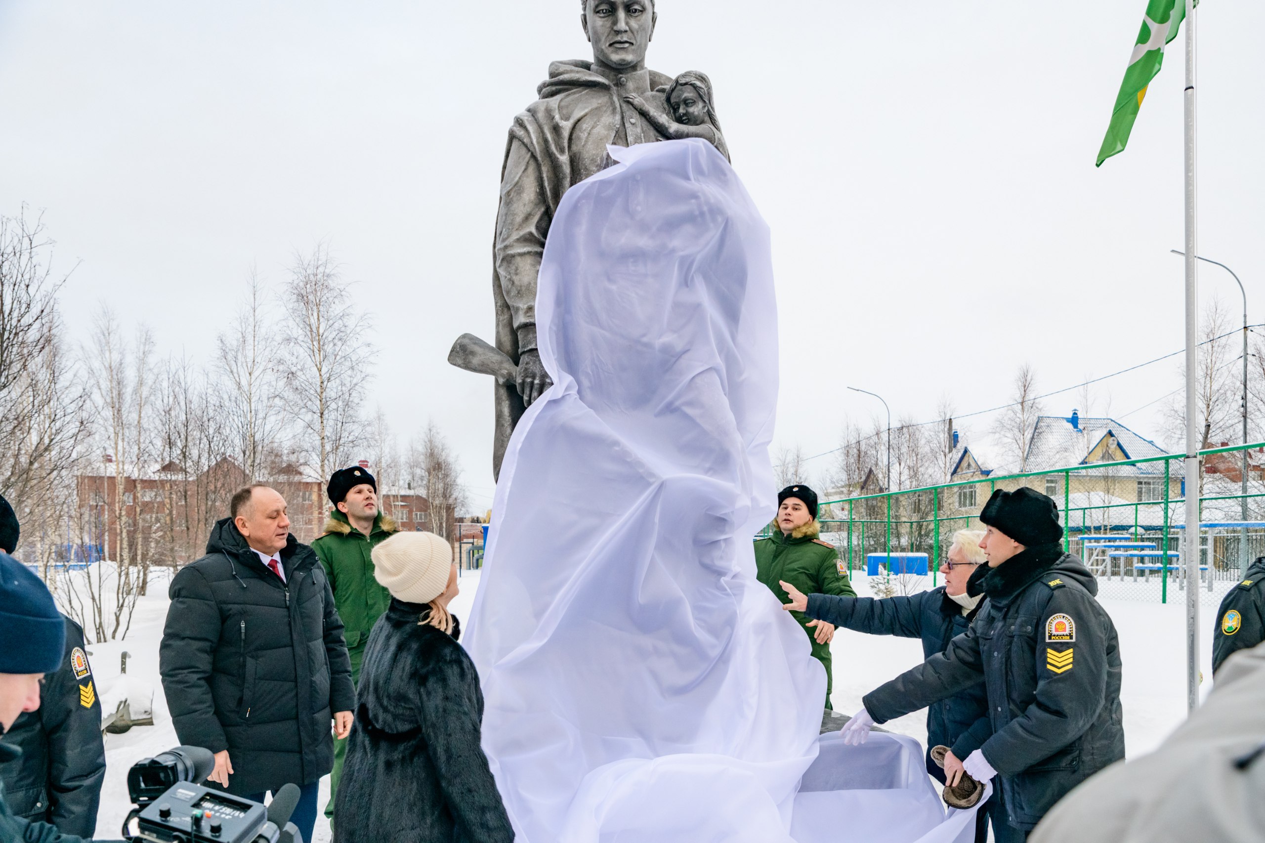 Максим Ряшин: В День Конституции Российской Федерации на территории 8 школы вместе с земляками торжественно открыли обновленный памятник Солдату Великой Отечественной войны 1941-1945 Максим Ряшин: В День Конституции Российской Федерации на территории 8 школы вместе с земляками торжественно открыли обновленный памятник Солдату Великой Отечественной войны 1941-1945