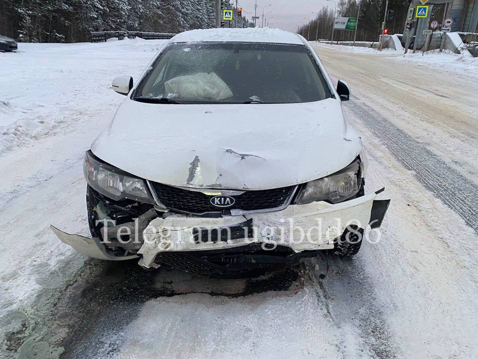 Автоледи на иномарке поспешила на дороге и спровоцировала автоаварию Автоледи на иномарке поспешила на дороге и спровоцировала автоаварию