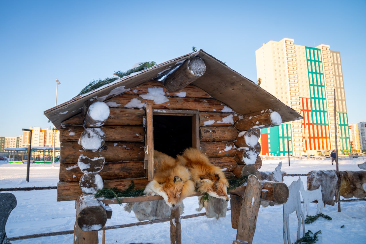 Гостей Национального центра «Россия» угощают ухой и знакомят с культурой Югры Гостей Национального центра «Россия» угощают ухой и знакомят с культурой Югры