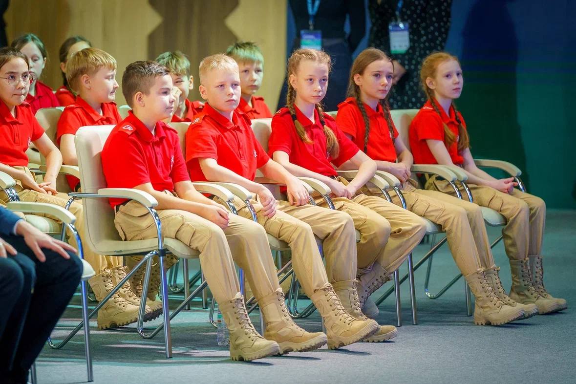 В Югре молодёжь встретилась с ветеранами СВО в Национальном центре «Россия» В Югре молодёжь встретилась с ветеранами СВО в Национальном центре «Россия»