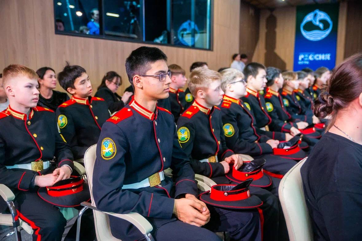 В Югре молодёжь встретилась с ветеранами СВО в Национальном центре «Россия» В Югре молодёжь встретилась с ветеранами СВО в Национальном центре «Россия»