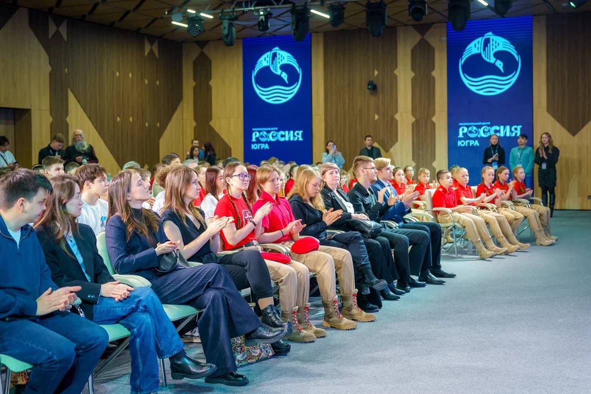 В Югре молодёжь встретилась с ветеранами СВО в Национальном центре «Россия» В Югре молодёжь встретилась с ветеранами СВО в Национальном центре «Россия»