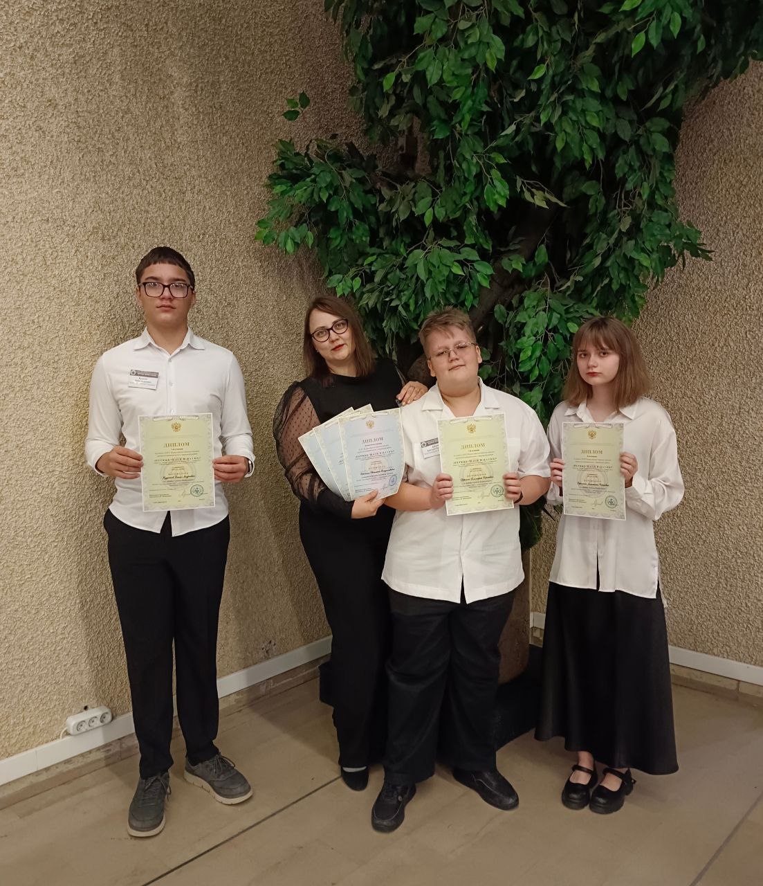 Дмитрий Кощенко: Юные вартовчане стали победителями Всероссийского детского конкурса научно-исследовательских и творческих работ «Первые шаги в науке», собравшего более 900 участников из разных регионов России! Дмитрий Кощенко: Юные вартовчане стали победителями Всероссийского детского конкурса научно-исследовательских и творческих работ «Первые шаги в науке», собравшего более 900 участников из разных регионов России!