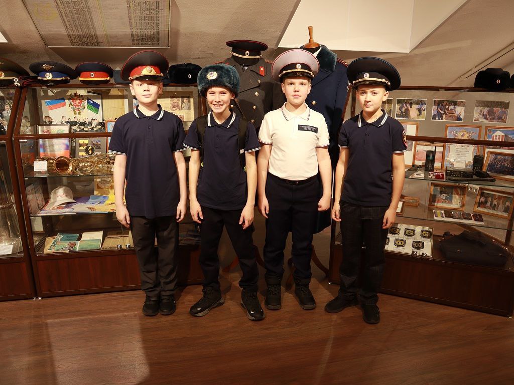 Музей полиции в Ханты-Мансийске посетили ученики профильного класса Музей полиции в Ханты-Мансийске посетили ученики профильного класса