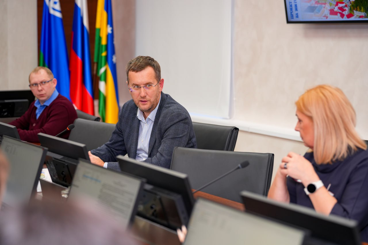 В Думе Ханты-Мансийска прошло заседание комитета по городскому хозяйству В Думе Ханты-Мансийска прошло заседание комитета по городскому хозяйству