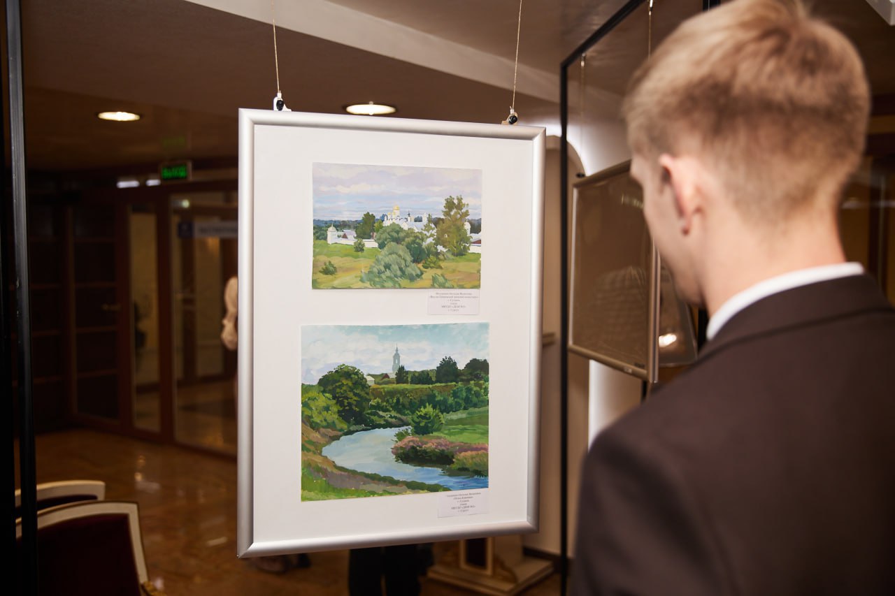 Выставка работ воспитанников Детской школы искусств №2 открылась в Сургутской филармонии Выставка работ воспитанников Детской школы искусств №2 открылась в Сургутской филармонии