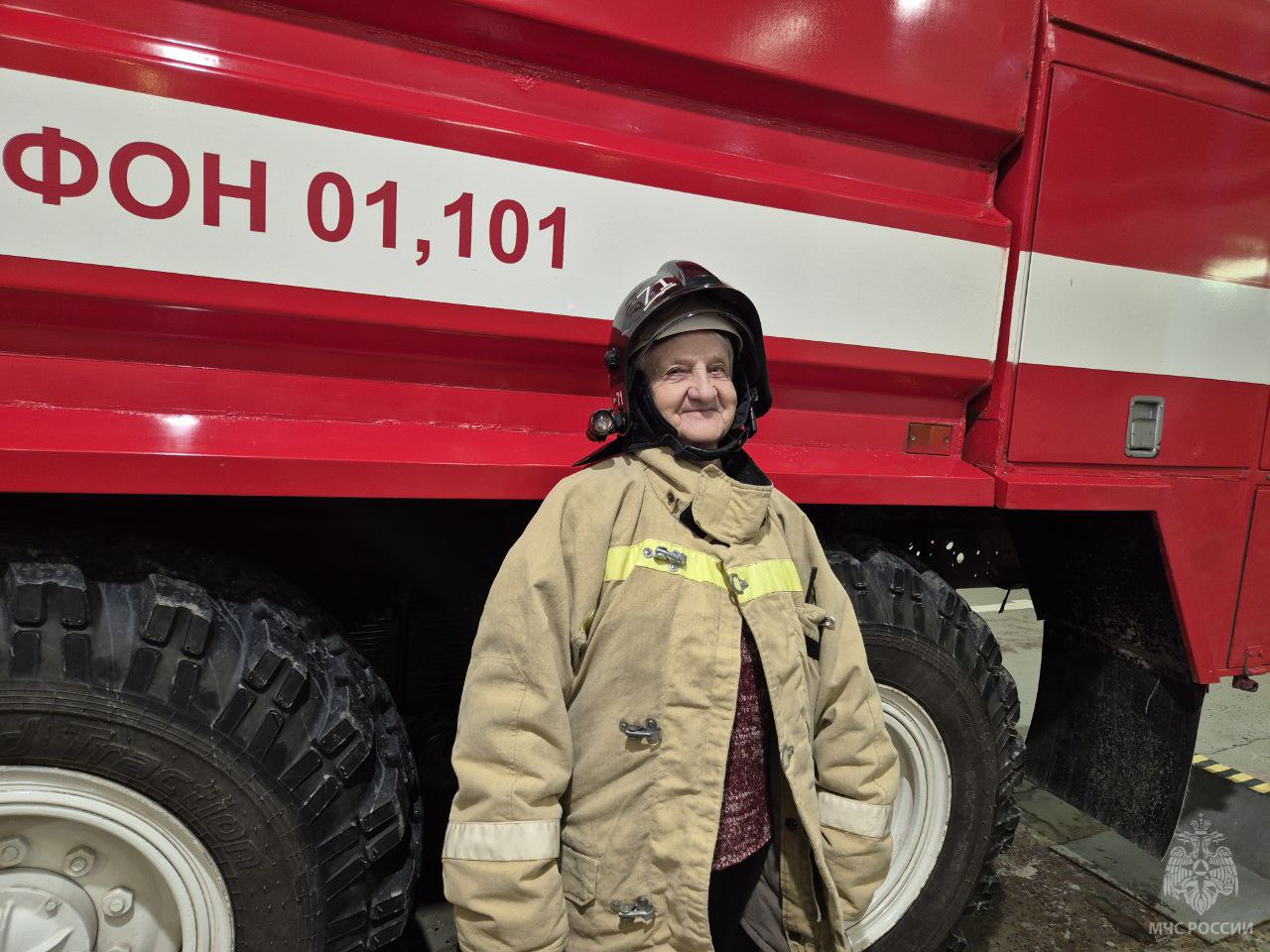 Знакомство с профессией: для представителей старшего поколения Урая организована экскурсия в подразделение МЧС Югры Знакомство с профессией: для представителей старшего поколения Урая организована экскурсия в подразделение МЧС Югры