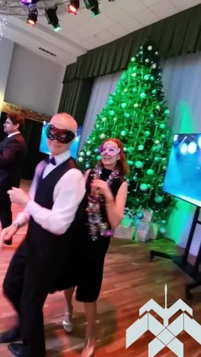 Для старшего поколения Ханты-Мансийска прошла праздничная программа «Вот-вот Новый год»