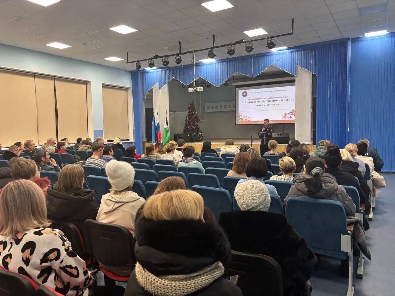 В рамках акции «По зимней дороге – без ДТП» сотрудники Госавтоинспекции Югры провели просветительские встречи со взрослым населением, чтобы напомнить о важности соблюдения правил дорожного движения в зимний период В рамках акции «По зимней дороге – без ДТП» сотрудники Госавтоинспекции Югры провели просветительские встречи со взрослым населением, чтобы напомнить о важности соблюдения правил дорожного движения в зимний период