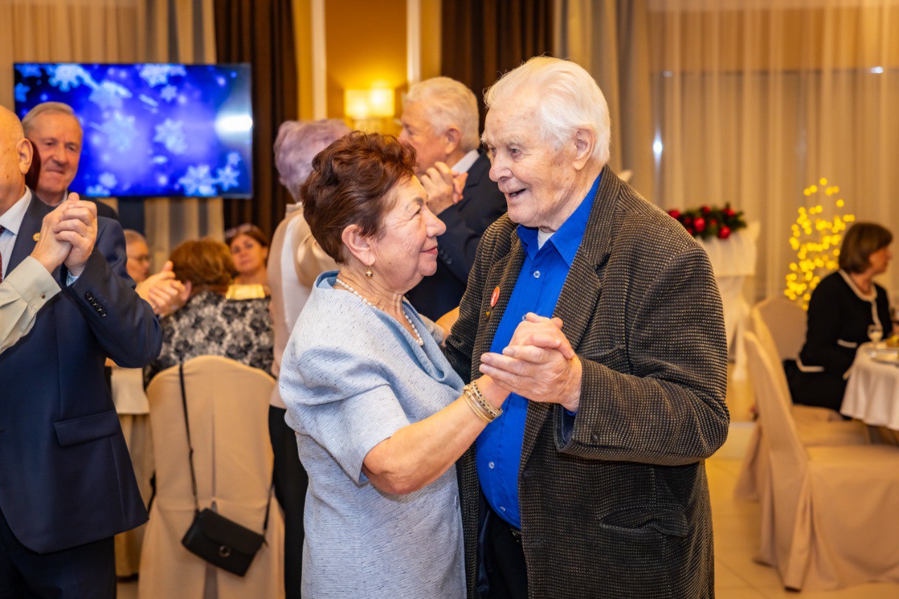Максим Ряшин: Накануне Нового года в окружном центре чествовали ветеранов труда, почетных жителей и общественных деятелей, внесших значительный вклад в развитие окружной столицы! Максим Ряшин: Накануне Нового года в окружном центре чествовали ветеранов труда, почетных жителей и общественных деятелей, внесших значительный вклад в развитие окружной столицы!