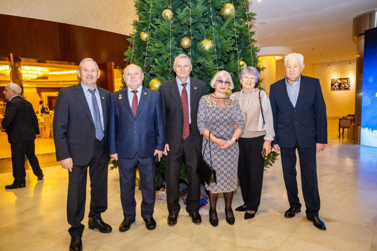Максим Ряшин: Накануне Нового года в окружном центре чествовали ветеранов труда, почетных жителей и общественных деятелей, внесших значительный вклад в развитие окружной столицы! Максим Ряшин: Накануне Нового года в окружном центре чествовали ветеранов труда, почетных жителей и общественных деятелей, внесших значительный вклад в развитие окружной столицы!