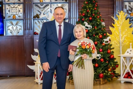 Максим Ряшин: Накануне Нового года в окружном центре чествовали ветеранов труда, почетных жителей и общественных деятелей, внесших значительный вклад в развитие окружной столицы!