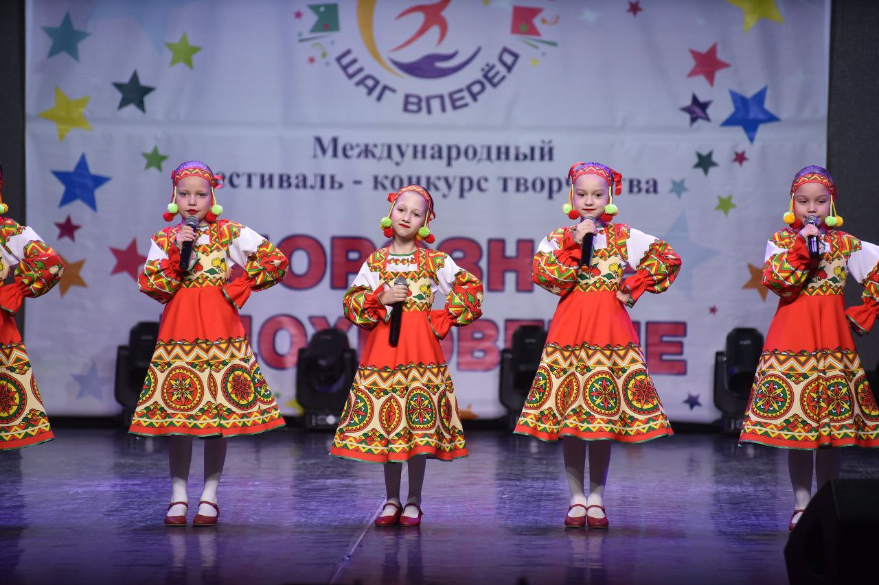 Сразу два Гран-При. Сургутский Образцовый художественный коллектив ансамбль русской народной песни «КОНФЕТКИ-БАРАНОЧКИ» Дворца искусств «Нефтяник» - руководитель Елена Серафимова, стал абсолютным победителем в IV...