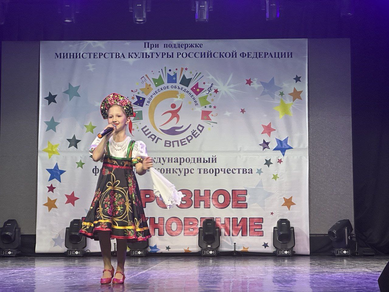 Сразу два Гран-При. Сургутский Образцовый художественный коллектив ансамбль русской народной песни «КОНФЕТКИ-БАРАНОЧКИ» Дворца искусств «Нефтяник» - руководитель Елена Серафимова, стал абсолютным победителем в IV... Сразу два Гран-При. Сургутский Образцовый художественный коллектив ансамбль русской народной песни «КОНФЕТКИ-БАРАНОЧКИ» Дворца искусств «Нефтяник» - руководитель Елена Серафимова, стал абсолютным победителем в IV...