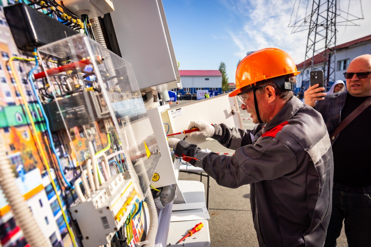 Максим Ряшин: Уважаемые работники и ветераны энергетической отрасли города Ханты-Мансийск! Максим Ряшин: Уважаемые работники и ветераны энергетической отрасли города Ханты-Мансийск!