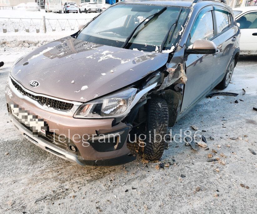 ДТП на перекрестке. 27 декабря около 12:50 на улице Ханты-Мансийская в городе Нижневартовск, 49-летний водитель «Lotus», по предварительным данным, при осуществлении маневра “поворот налево” на перекрестке, не справился с... ДТП на перекрестке. 27 декабря около 12:50 на улице Ханты-Мансийская в городе Нижневартовск, 49-летний водитель «Lotus», по предварительным данным, при осуществлении маневра “поворот налево” на перекрестке, не справился с...