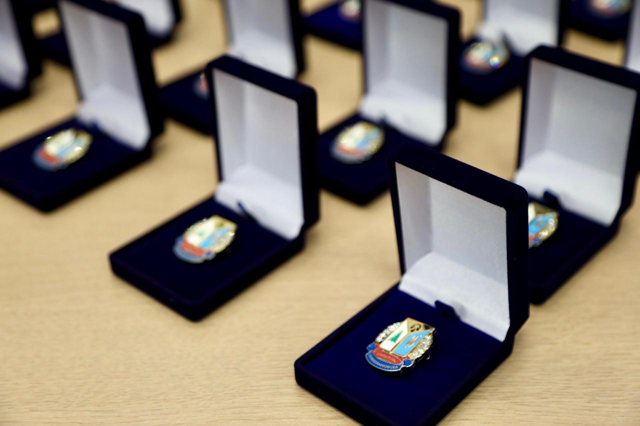 Генеральный директор «СибурТюменьГаза» Александру Олифиренко награжден знаком «Гордость Нижневартовска» за высокие достижения предприятия и его руководства во всероссийских, окружных, межрегиональных и региональных... Генеральный директор «СибурТюменьГаза» Александру Олифиренко награжден знаком «Гордость Нижневартовска» за высокие достижения предприятия и его руководства во всероссийских, окружных, межрегиональных и региональных...