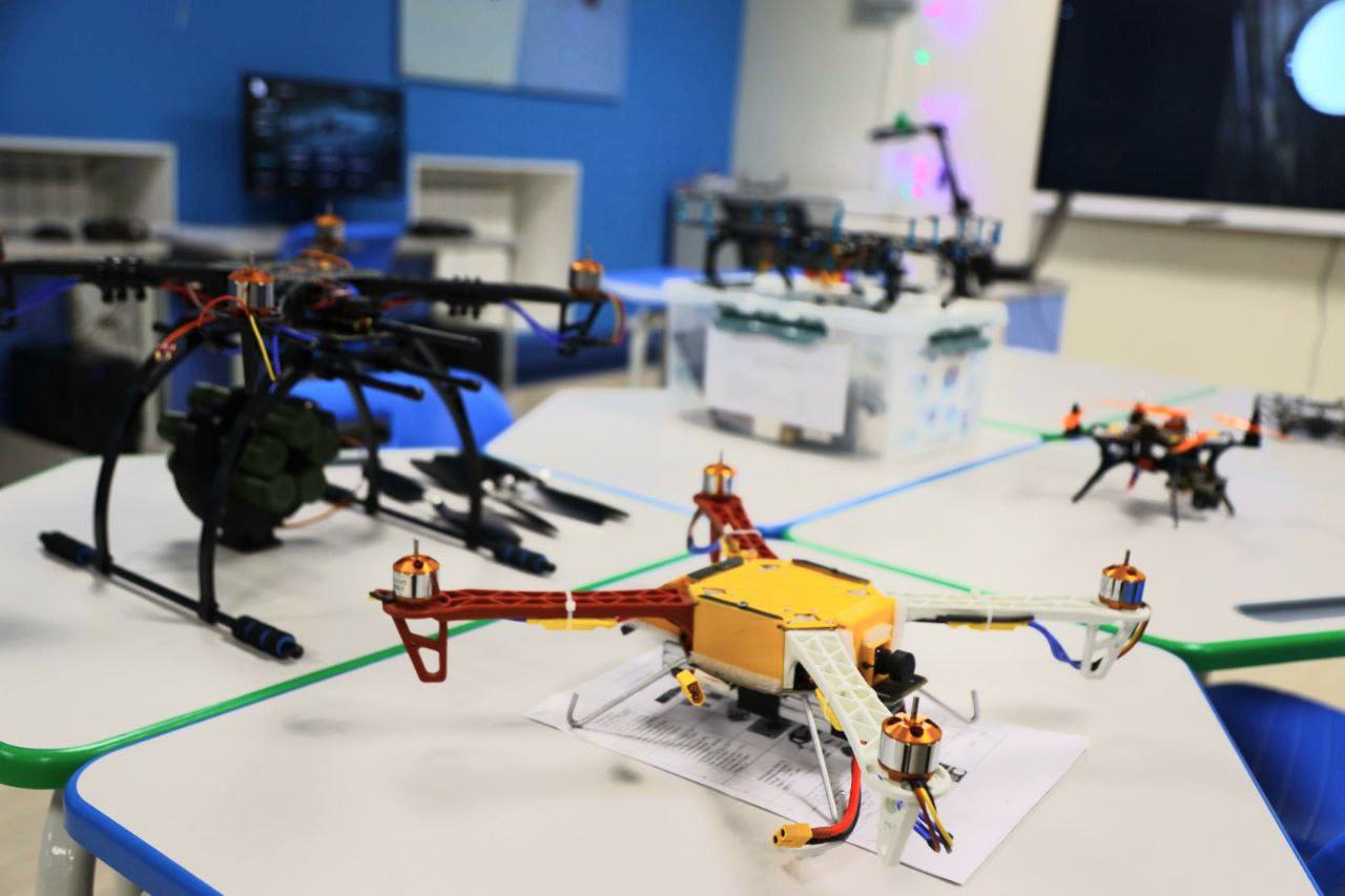 Школьники Нижневартовска осваивают профессии будущего Школьники Нижневартовска осваивают профессии будущего