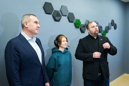 Губернатор ХМАО посетил центр цифровых видов спорта в Белом Яру