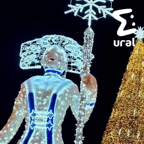 Хит-парад крипоты в Нижневартовске продожается: Деду Морозу и Снегурке налепили лица, а в компаньоны добавили безглазых снегирей за 900к каждый