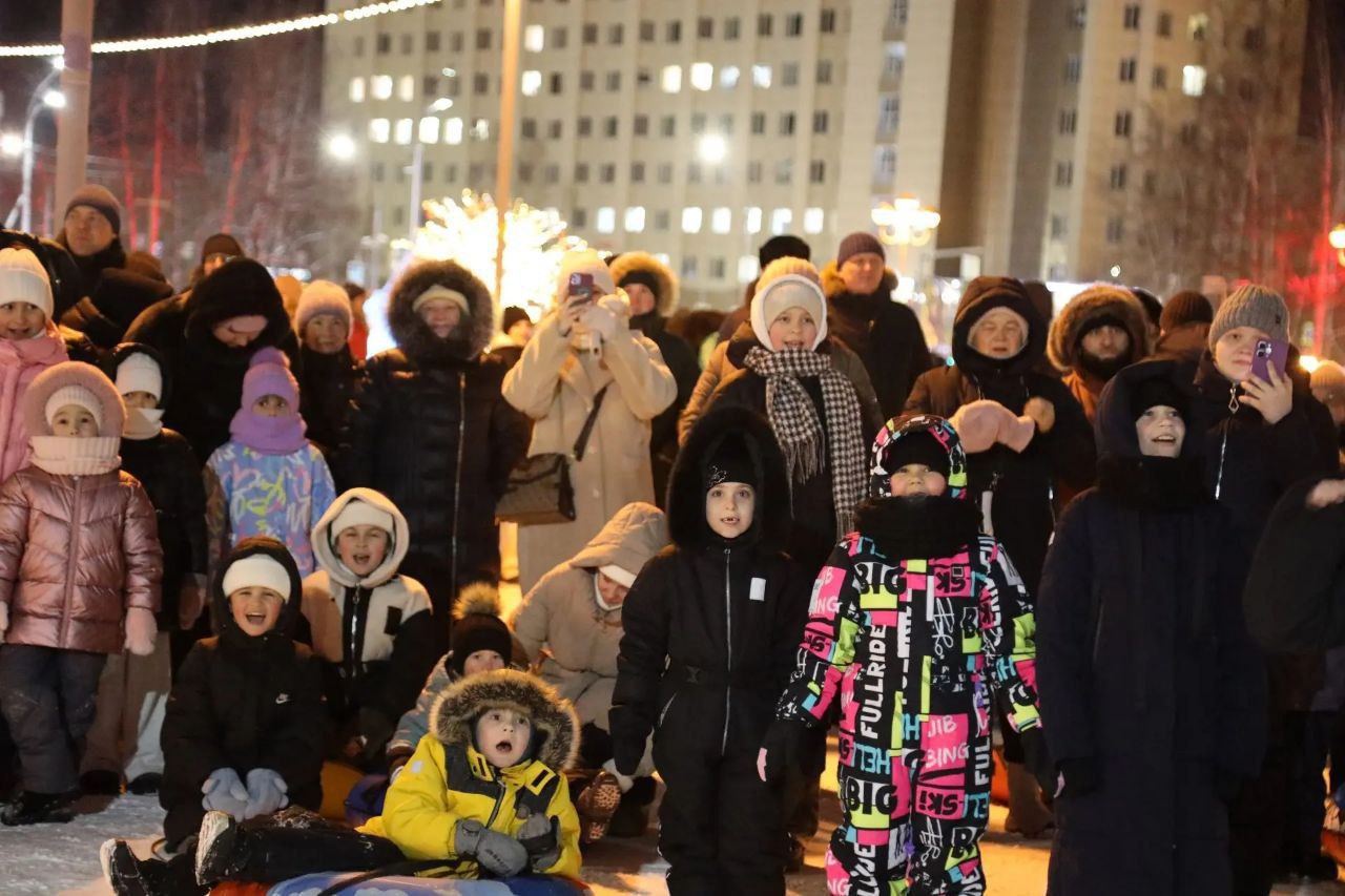 Дмитрий Кощенко: На площади Нефтяников официально открыли новогодний городок! Дмитрий Кощенко: На площади Нефтяников официально открыли новогодний городок!