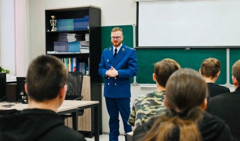Прокурор города Нягани Сергей Клочков провел лекцию для учащихся Няганского технологического колледжа