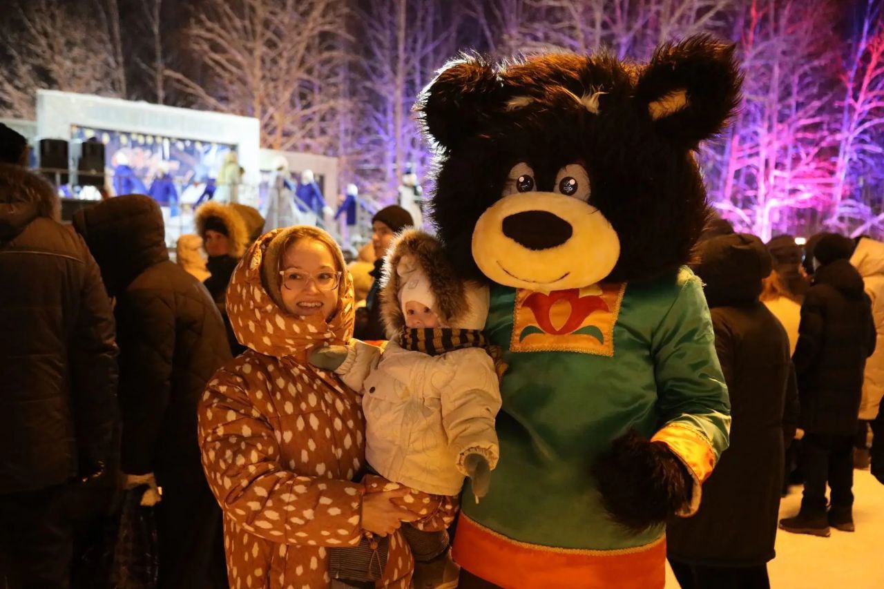 Дмитрий Кощенко: На площади Нефтяников официально открыли новогодний городок! Дмитрий Кощенко: На площади Нефтяников официально открыли новогодний городок!