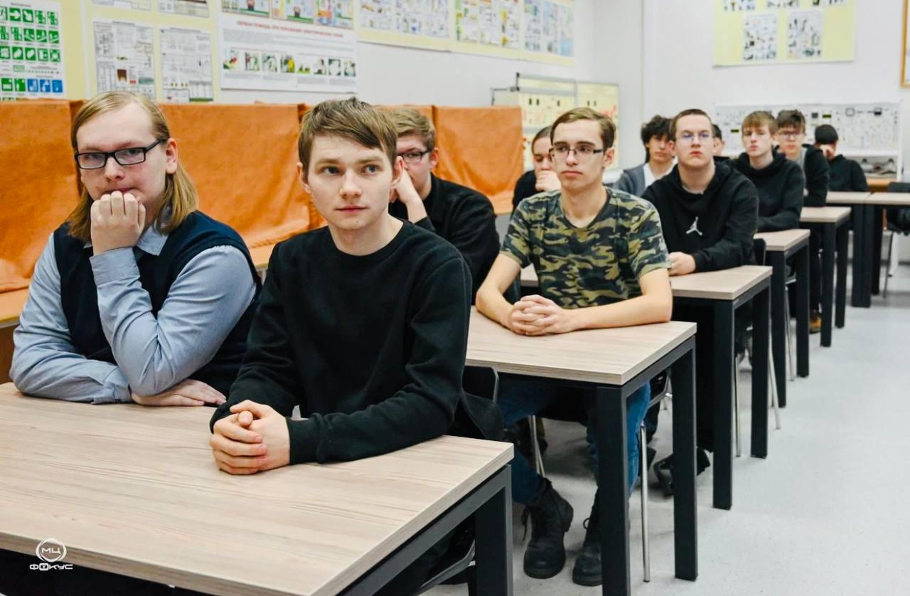 Прокурор города Нягани Сергей Клочков провел лекцию для учащихся Няганского технологического колледжа Прокурор города Нягани Сергей Клочков провел лекцию для учащихся Няганского технологического колледжа