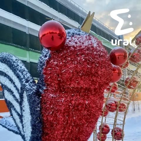 Хит-парад крипоты в Нижневартовске продожается: Деду Морозу и Снегурке налепили лица, а в компаньоны добавили безглазых снегирей за 900к каждый Хит-парад крипоты в Нижневартовске продожается: Деду Морозу и Снегурке налепили лица, а в компаньоны добавили безглазых снегирей за 900к каждый