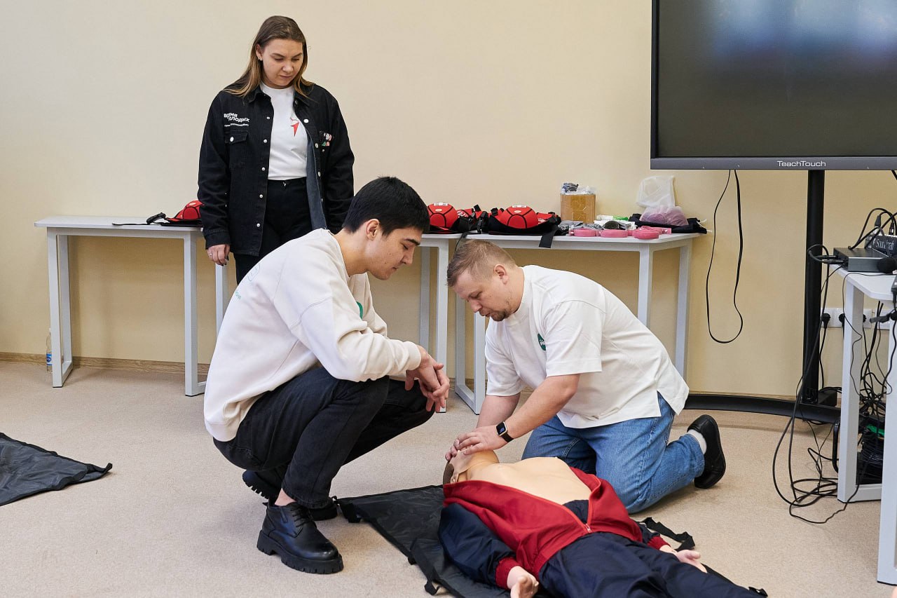 Губернатор Югры осмотрел новый культурно-спортивный комплекс в Ярках Губернатор Югры осмотрел новый культурно-спортивный комплекс в Ярках