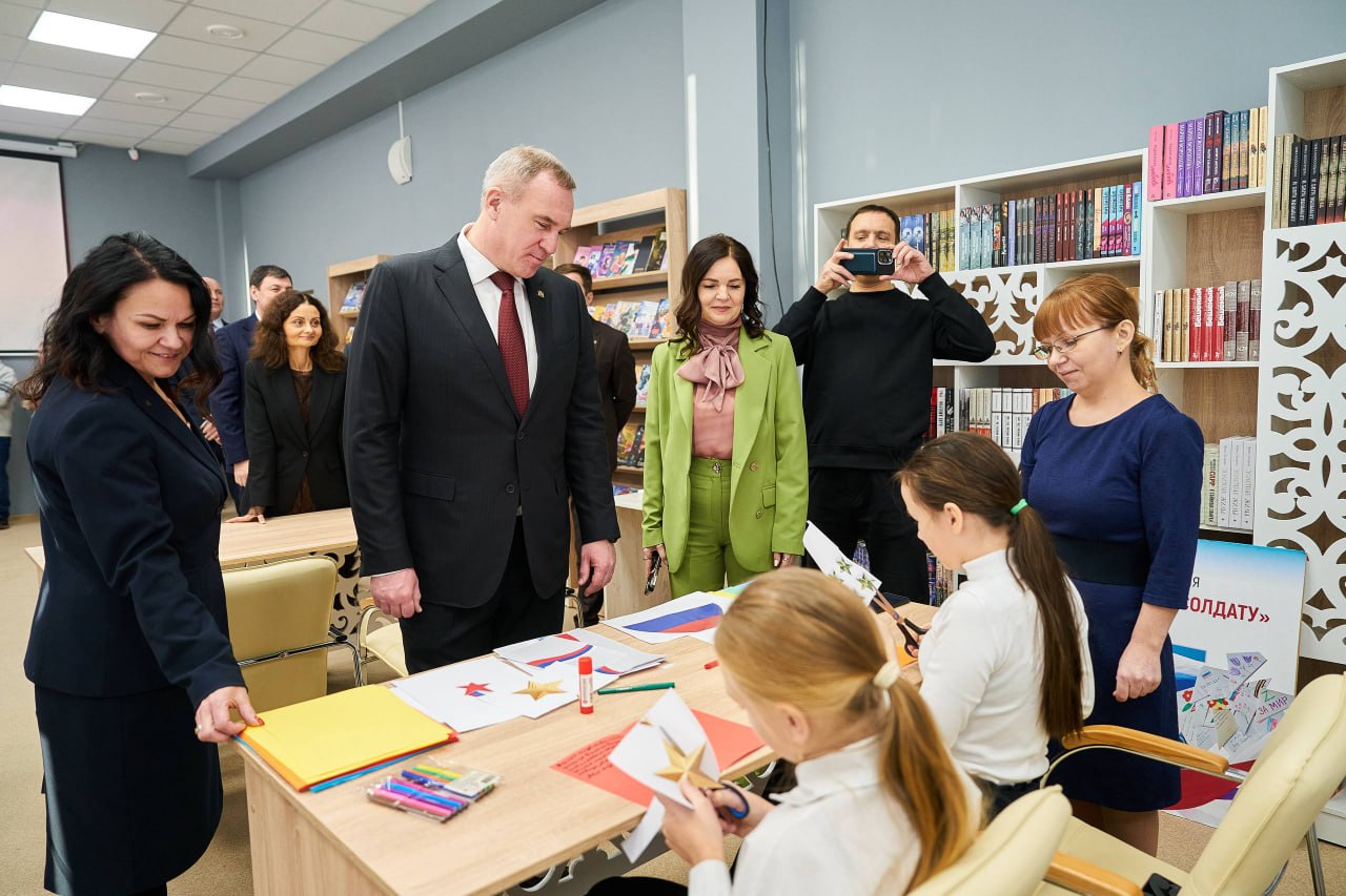 Губернатор Югры осмотрел новый культурно-спортивный комплекс в Ярках Губернатор Югры осмотрел новый культурно-спортивный комплекс в Ярках