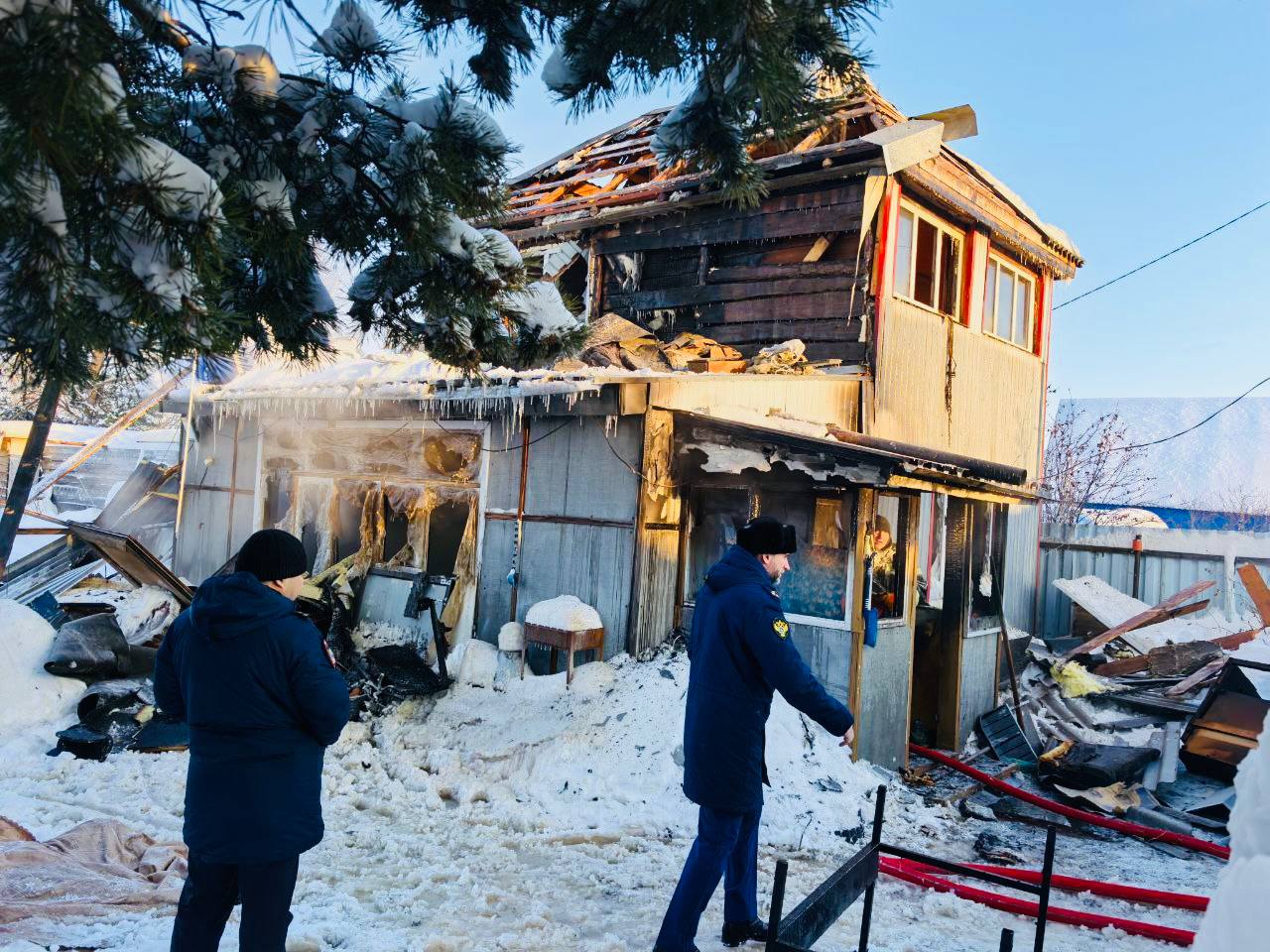 Прокуратурой организована проверка в связи с произошедшим пожаром в г.п. Федоровский Прокуратурой организована проверка в связи с произошедшим пожаром в г.п. Федоровский