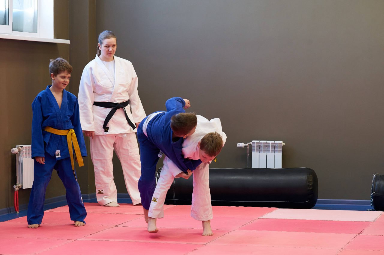 Губернатор Югры осмотрел новый культурно-спортивный комплекс в Ярках Губернатор Югры осмотрел новый культурно-спортивный комплекс в Ярках