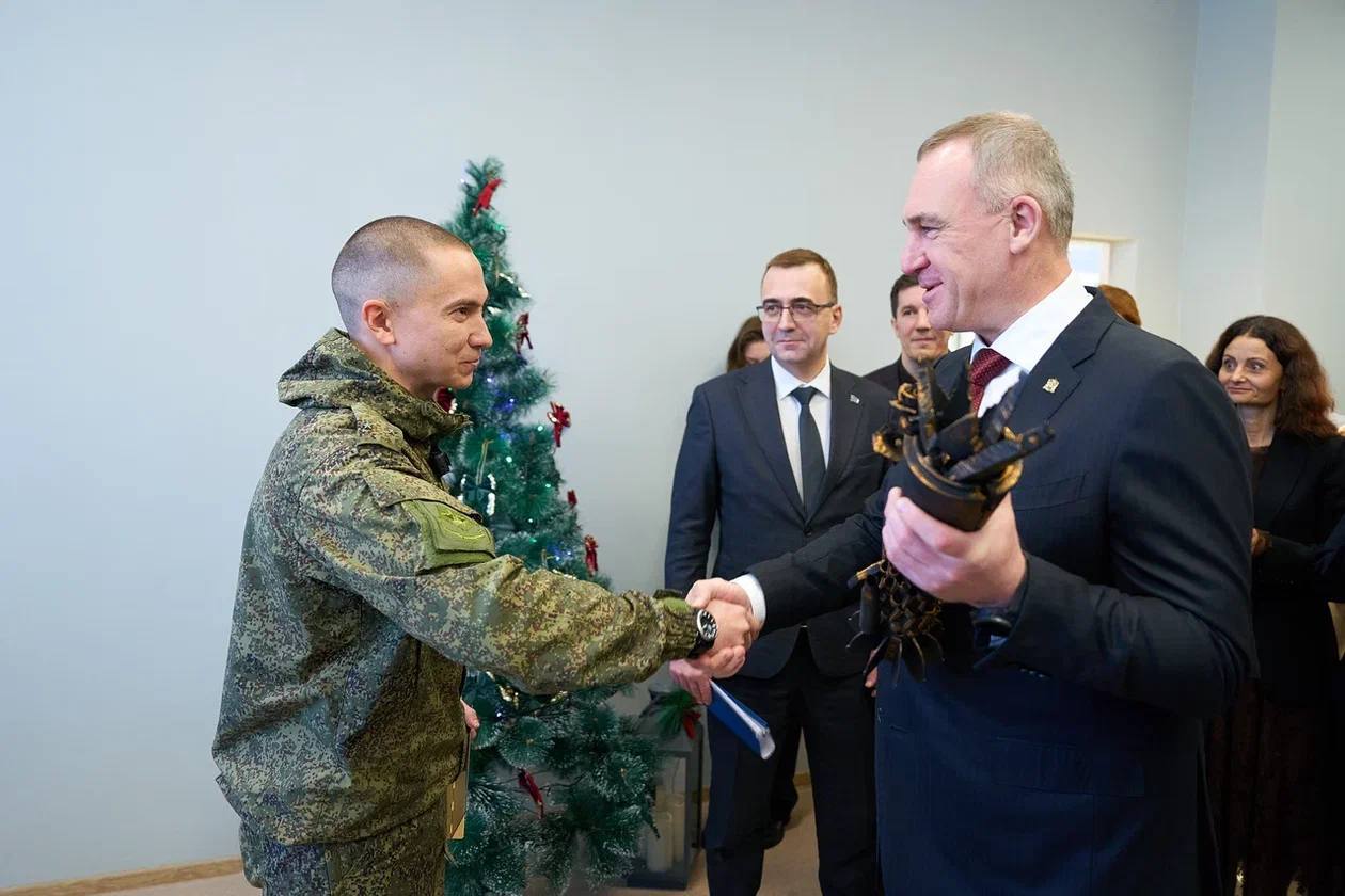 Губернатор Югры осмотрел новый культурно-спортивный комплекс в Ярках Губернатор Югры осмотрел новый культурно-спортивный комплекс в Ярках