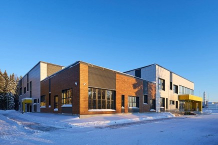 Губернатор Югры осмотрел новый культурно-спортивный комплекс в Ярках