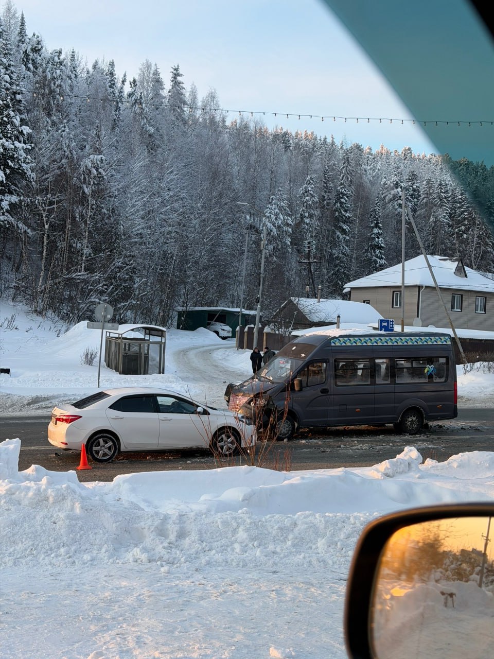 Зимние дороги продолжают проверять водителей на внимательность Зимние дороги продолжают проверять водителей на внимательность