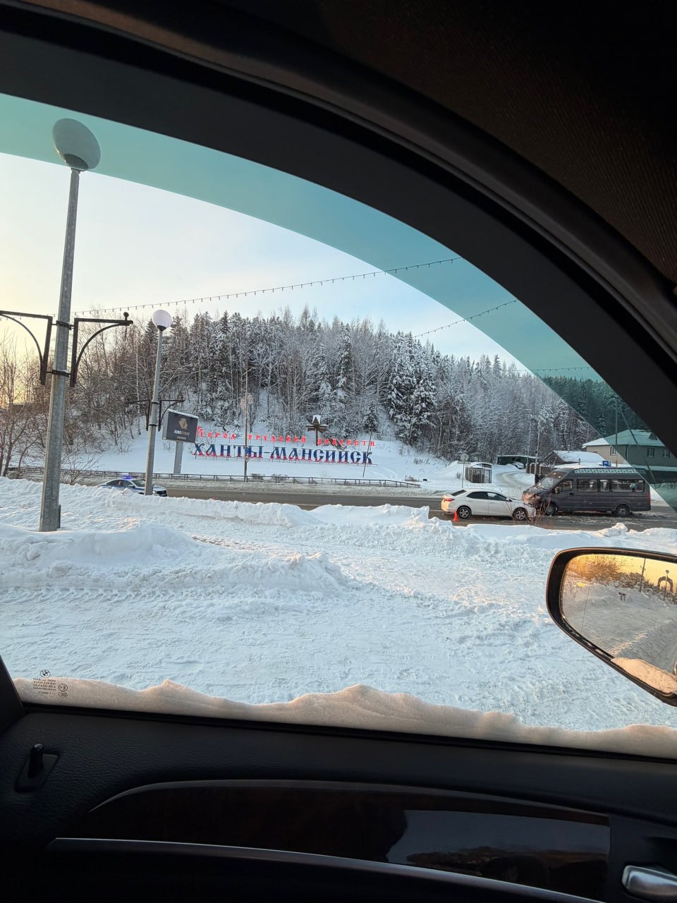 Зимние дороги продолжают проверять водителей на внимательность