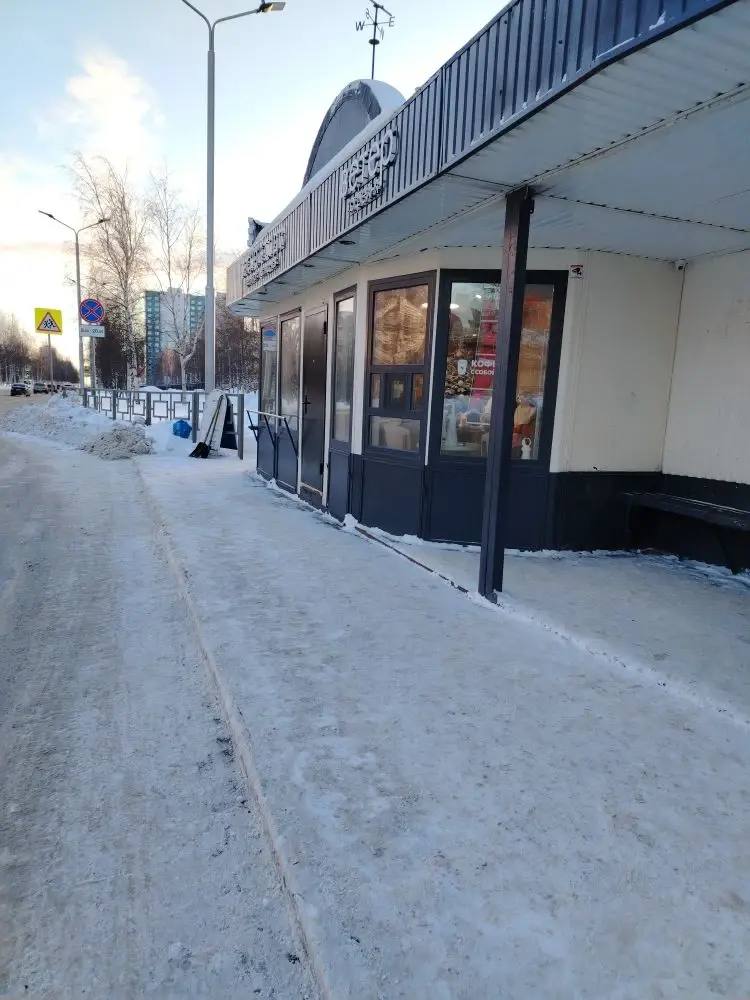 Работа по уборке и вывозу снега не останавливается Работа по уборке и вывозу снега не останавливается