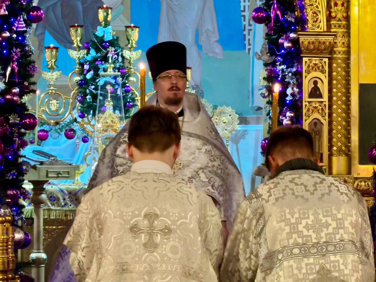 Дмитрий Кощенко: Дорогие нижневартовцы! От всей души поздравляю со светлым праздником Рождества Христова! Дмитрий Кощенко: Дорогие нижневартовцы! От всей души поздравляю со светлым праздником Рождества Христова!