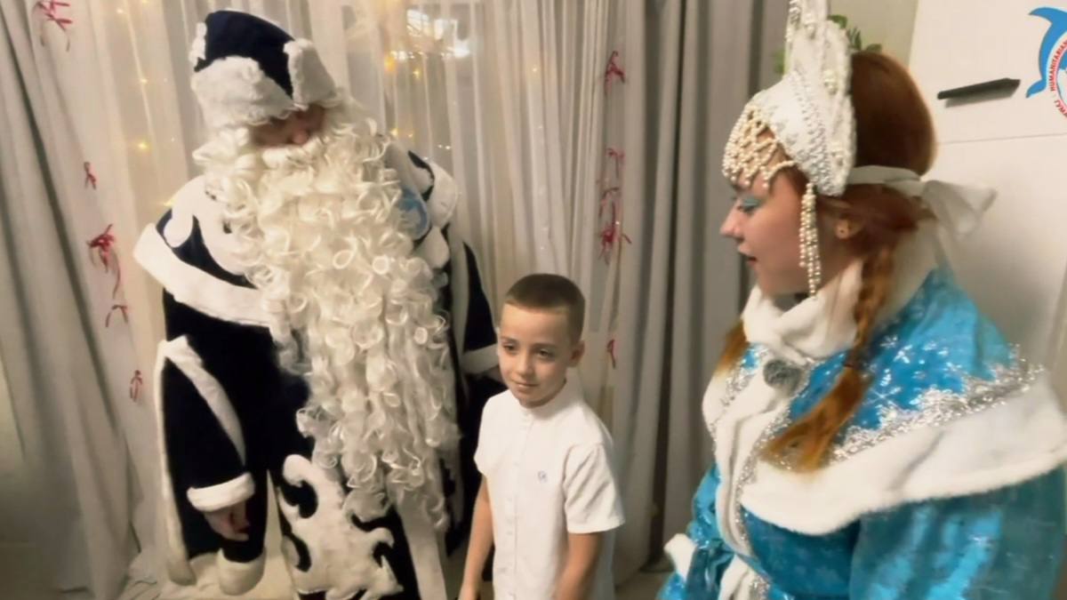 Югорский Дед Мороз исполнил мечту ребенка из Макеевки