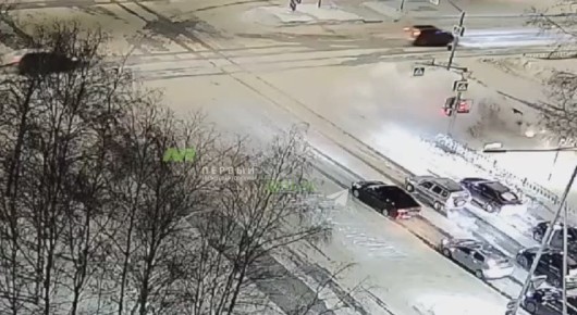 А вот как это было. Момент ДТП с перевертышем на Ленина-Жукова сняли камеры видеонаблюдения