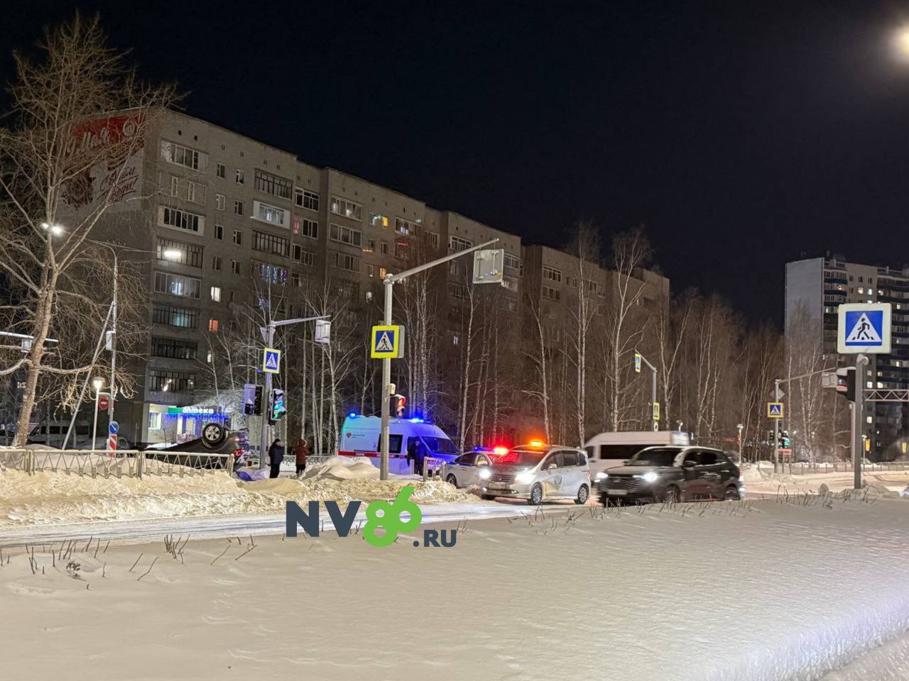 Еще один лихач проводит вечер в сугробе Еще один лихач проводит вечер в сугробе