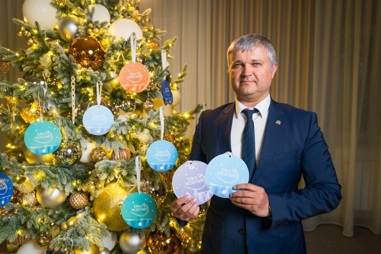 «Елка желаний — 2026»: политики Югры исполнили новогодние мечты юных жителей «Елка желаний — 2026»: политики Югры исполнили новогодние мечты юных жителей