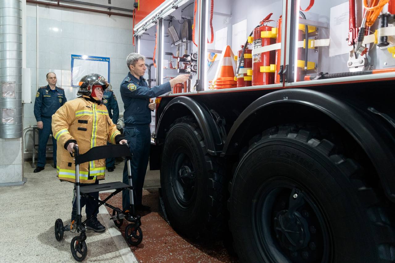 «Елка желаний — 2026»: политики Югры исполнили новогодние мечты юных жителей «Елка желаний — 2026»: политики Югры исполнили новогодние мечты юных жителей