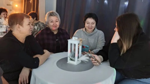 «Кинооливье» в библиотеке: новогоднее кино, музыка и нейросети объединили нефтеюганцев