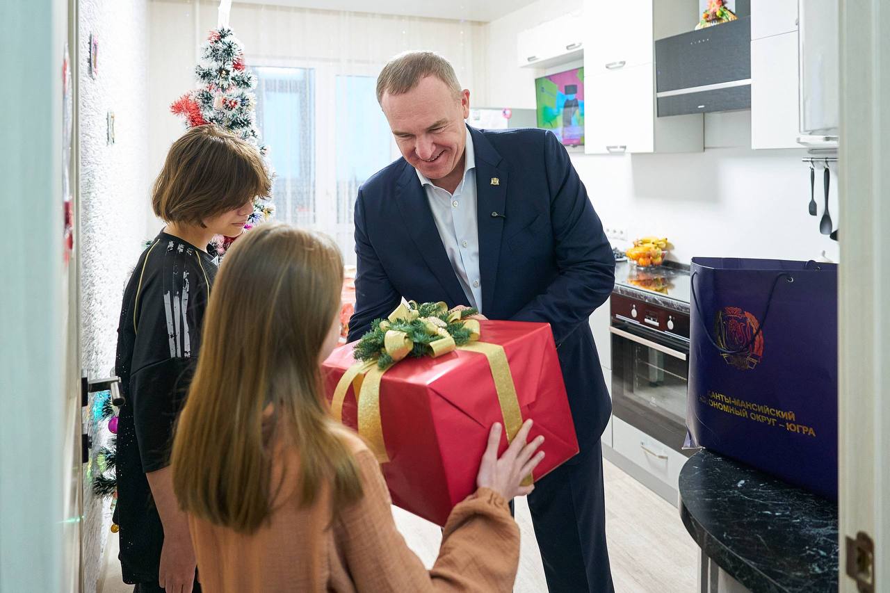 «Елка желаний — 2026»: политики Югры исполнили новогодние мечты юных жителей «Елка желаний — 2026»: политики Югры исполнили новогодние мечты юных жителей