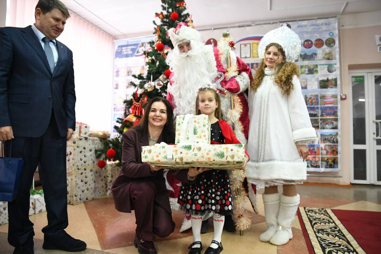 «Елка желаний — 2026»: политики Югры исполнили новогодние мечты юных жителей «Елка желаний — 2026»: политики Югры исполнили новогодние мечты юных жителей